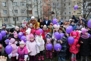 Новорічно-різдвяні вітання для мешканців вулиці Івана Павла ІІ